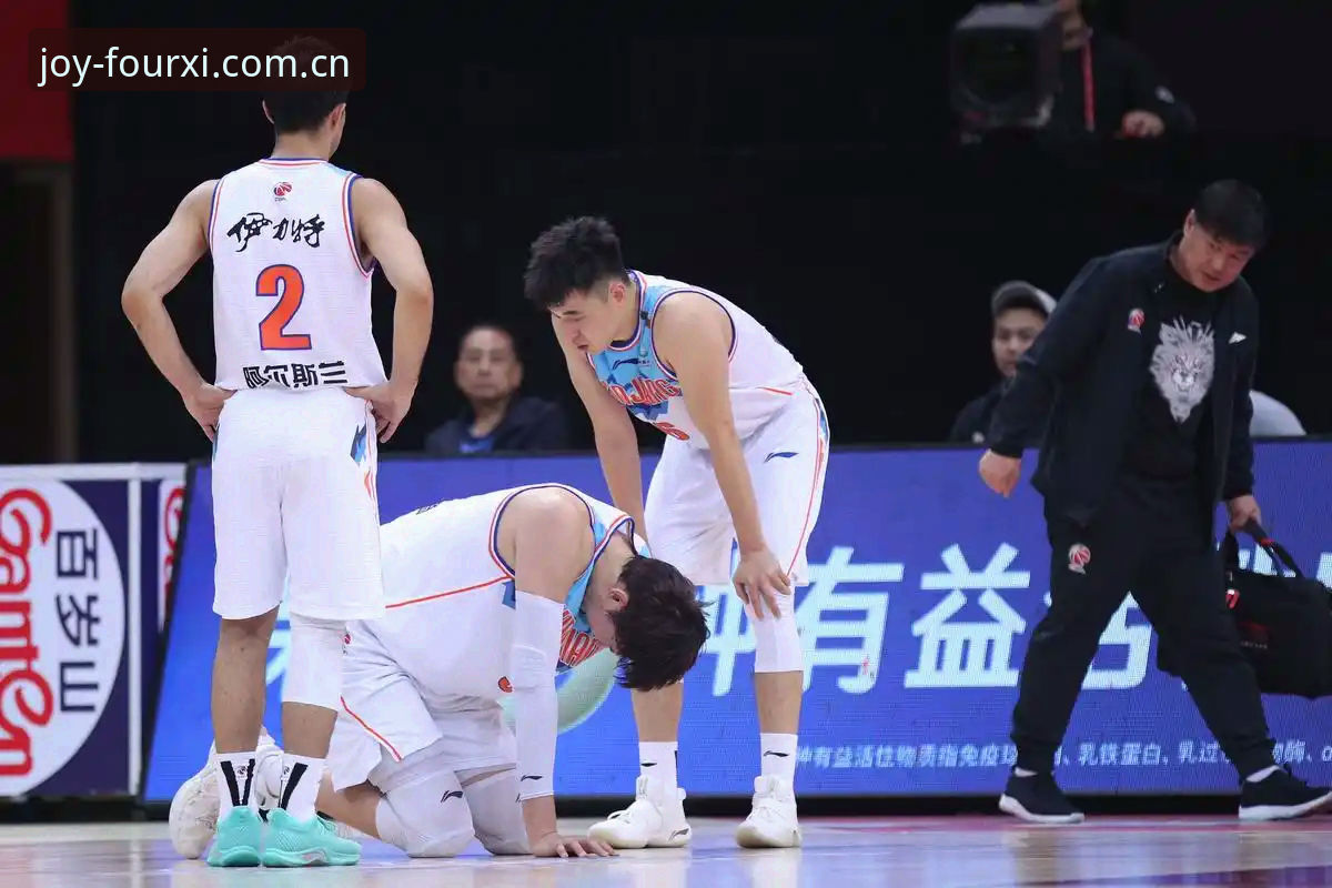 四喜娱乐精彩游戏手机版 京沪G4生死战观察:从后场到内线的实用调整思路
